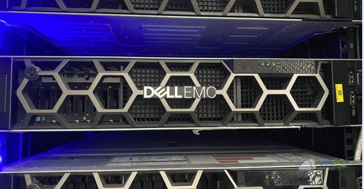 Máy chủ Dell PowerEdge trên tủ Rack tại hệ thống VNSO